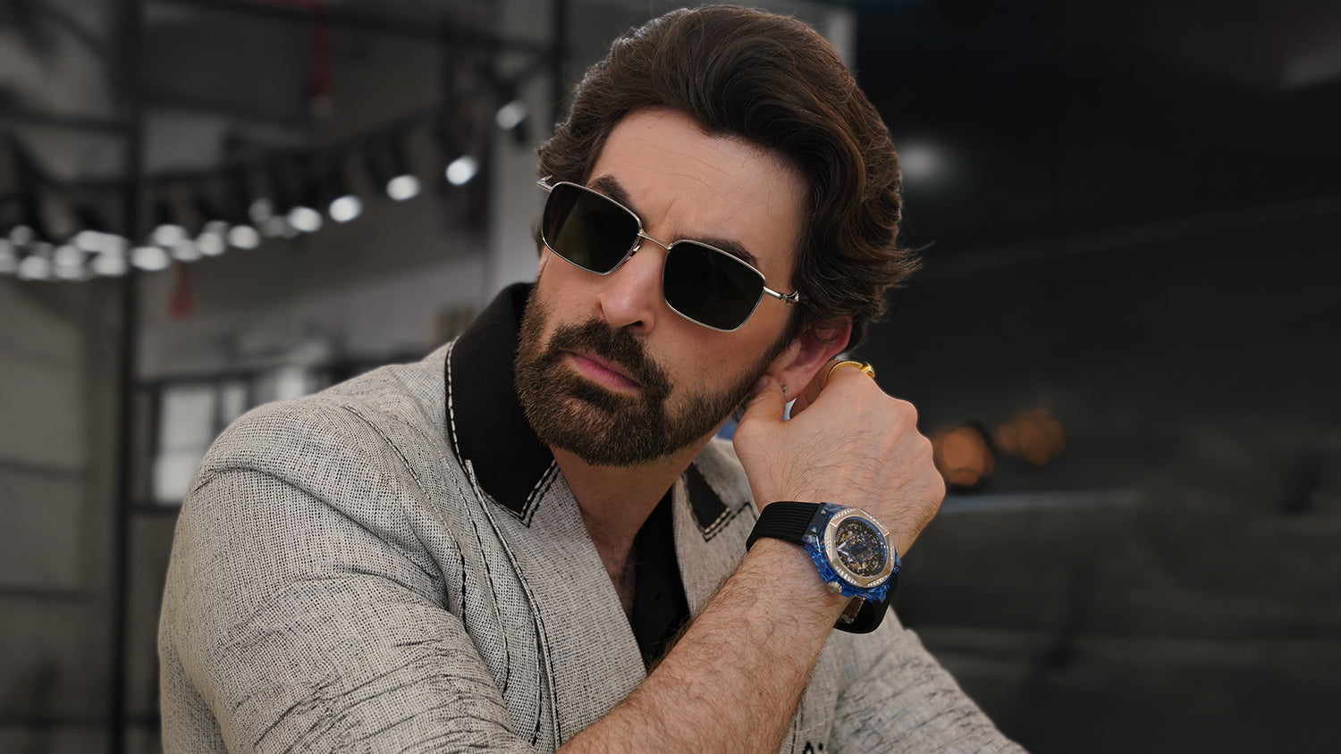 Man wearing a contemporary Sveston watch